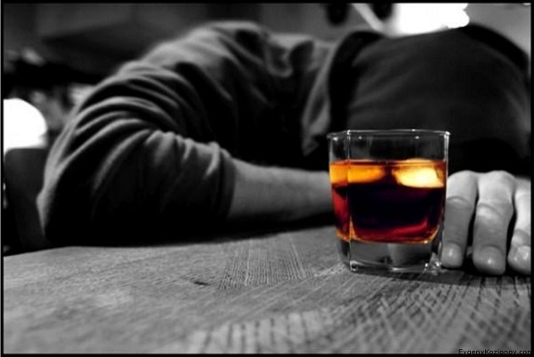 Исследование показало, что даже малые дозы алкоголя атрофируют мозг